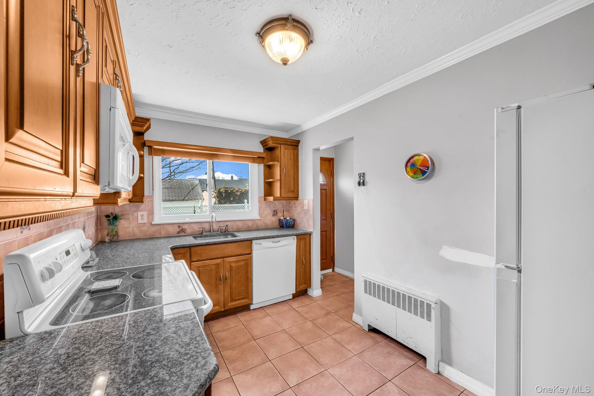 #6 photo, 600 Astor Street, ナッソー郡 Elmont , NY 11003