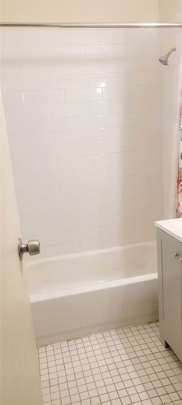 #3 photo, 1 E Hemlock Drive, Bay Shore , NY 11706