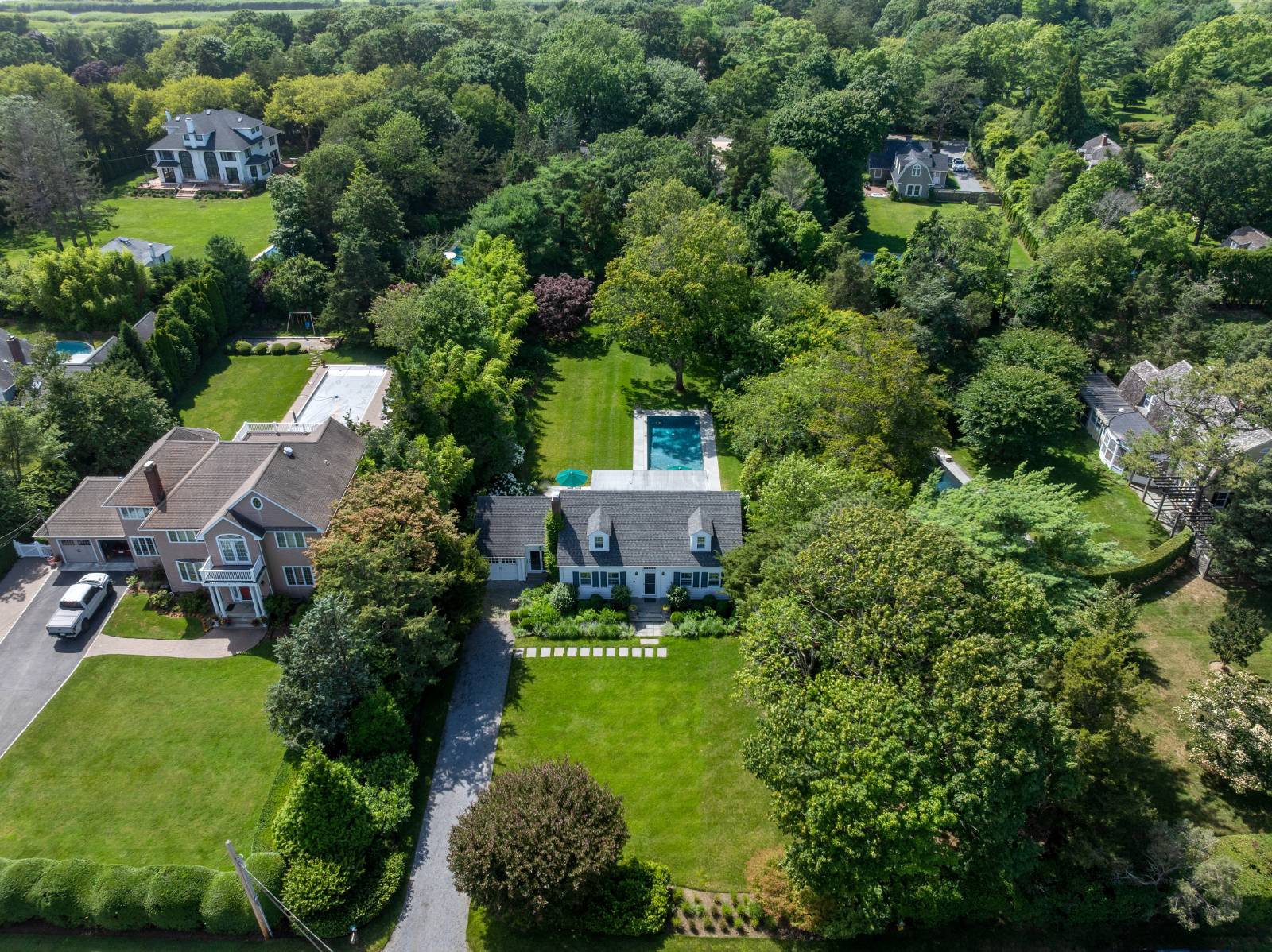 #1 photo, 32 THORNHEDGE ROAD, سوفولك BELLPORT VILLAGE , NY 11713