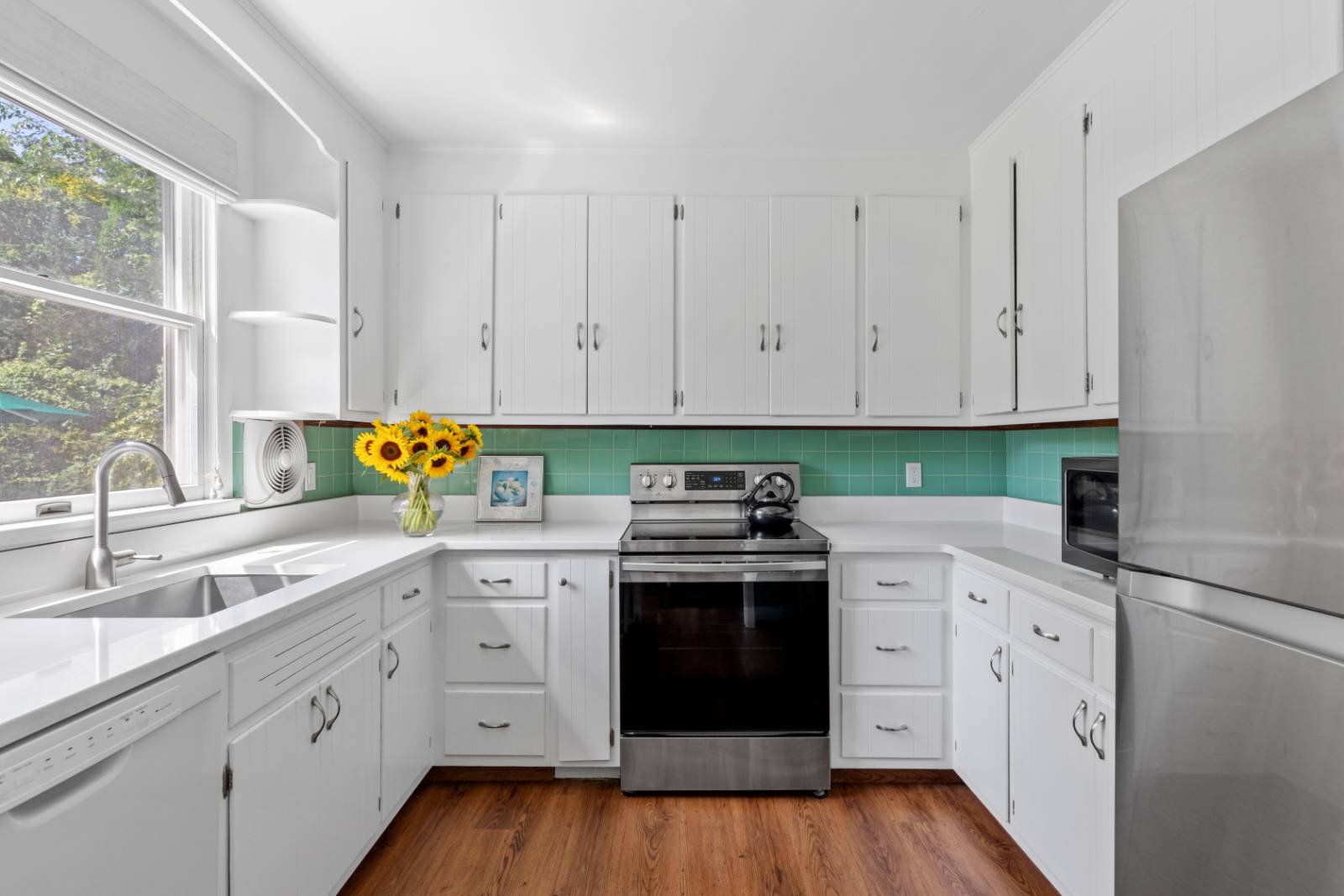 #19 photo, 32 THORNHEDGE ROAD, سوفولك BELLPORT VILLAGE , NY 11713