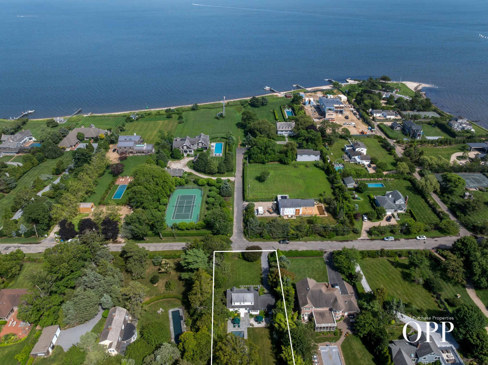 #2 photo, 32 THORNHEDGE ROAD, سوفولك BELLPORT VILLAGE , NY 11713