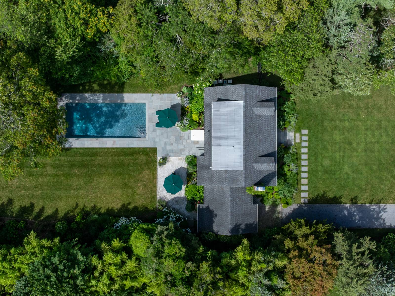 #5 photo, 32 THORNHEDGE ROAD, سوفولك BELLPORT VILLAGE , NY 11713