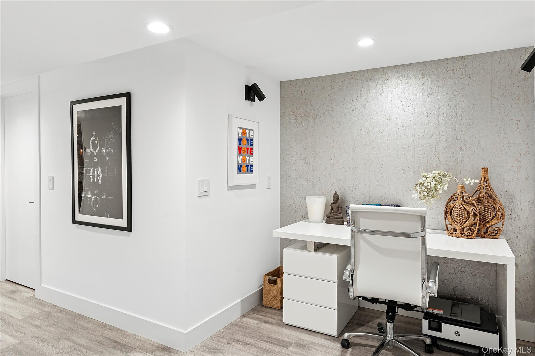 #17 photo, 30 Breese Lane, Southampton , NY 11968