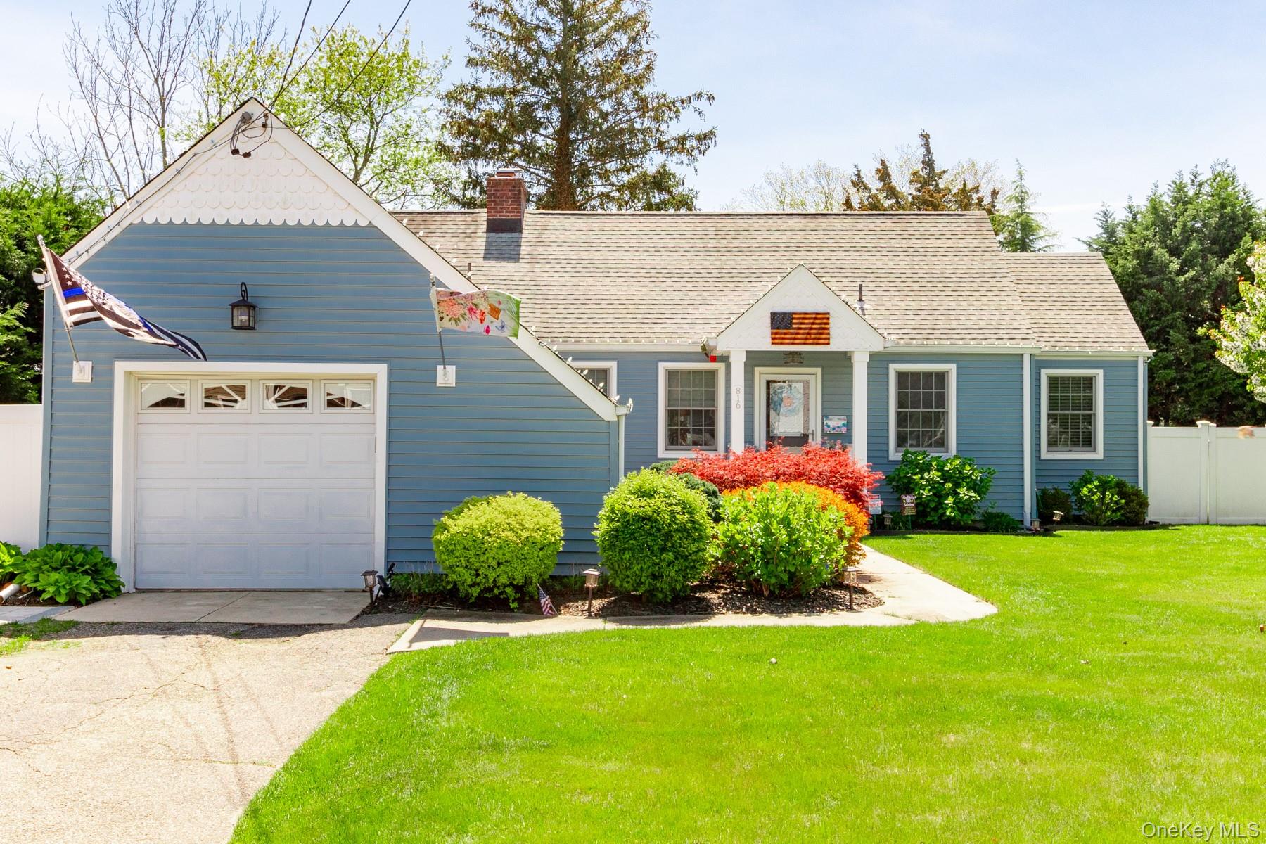 #1 photo, 816 Main Street, Islip , NY 11751