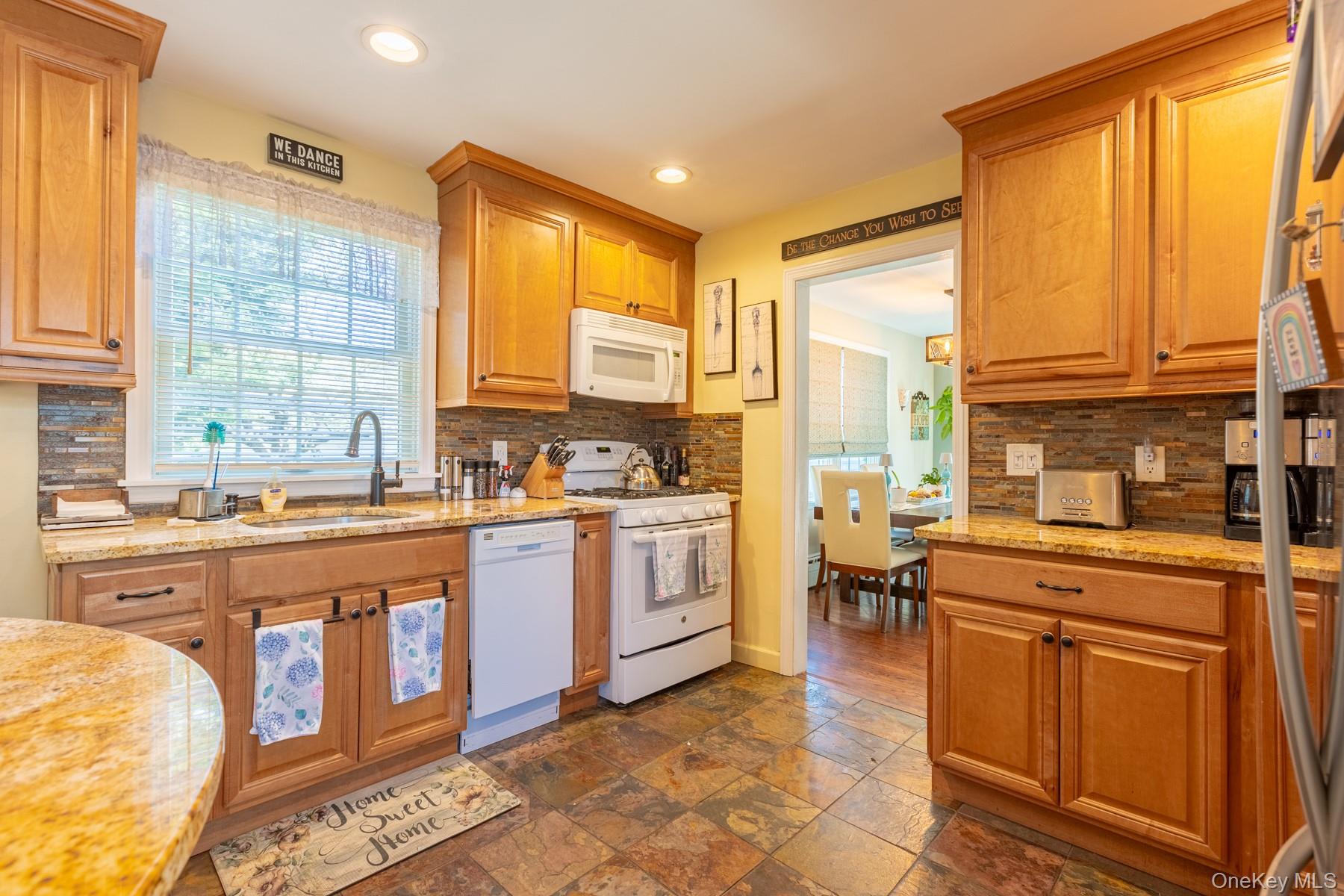 #13 photo, 816 Main Street, Islip , NY 11751