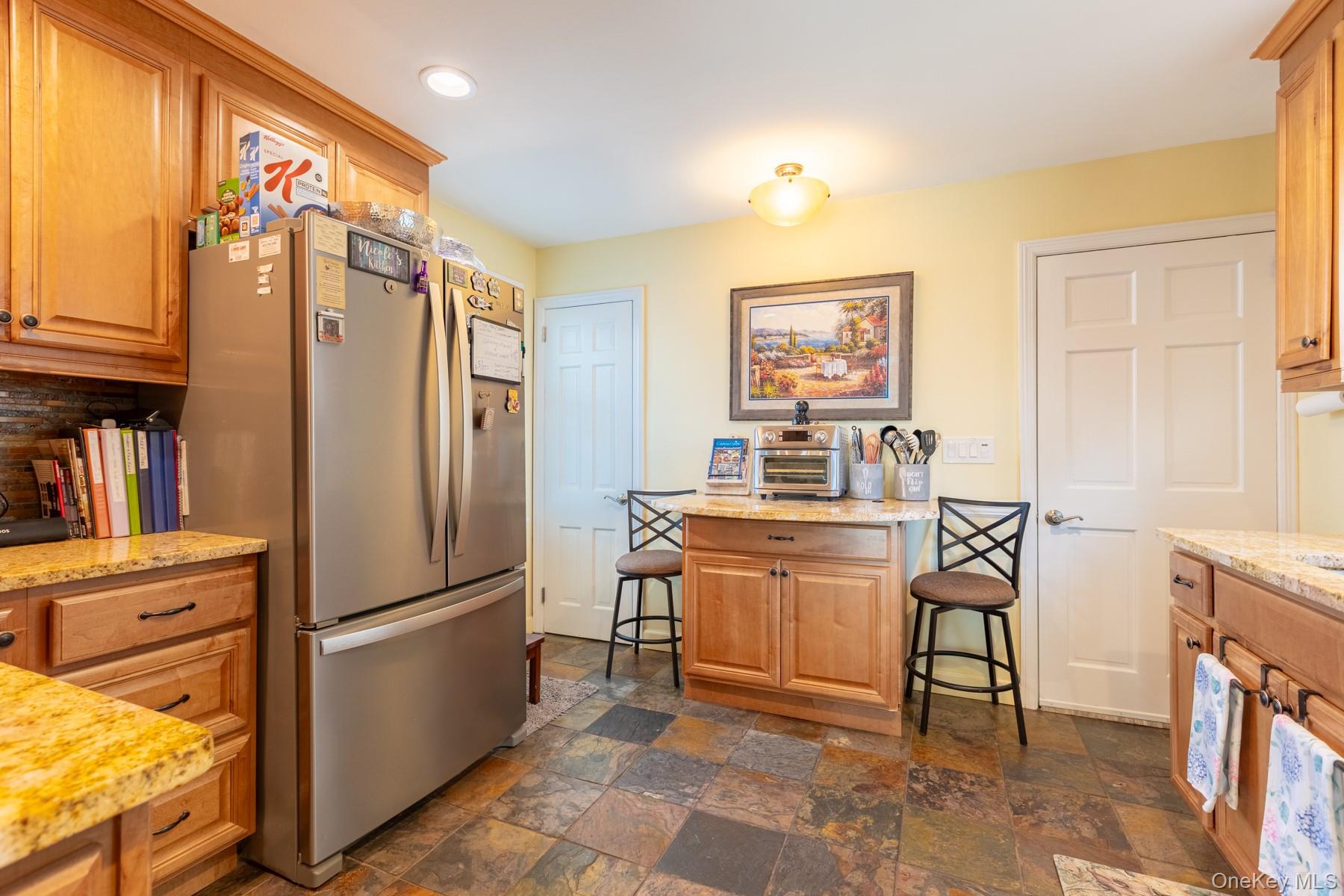 #14 photo, 816 Main Street, Islip , NY 11751