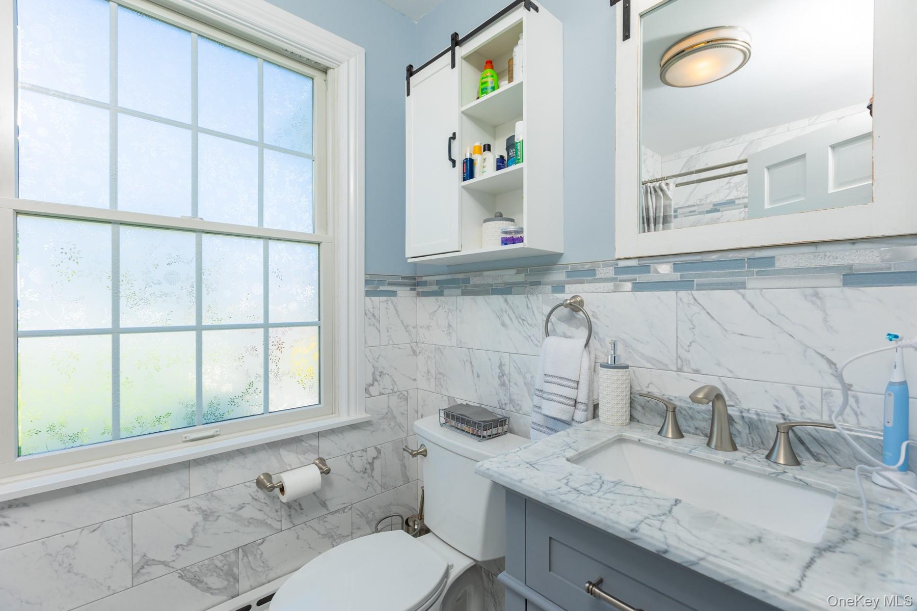 #19 photo, 816 Main Street, Islip , NY 11751