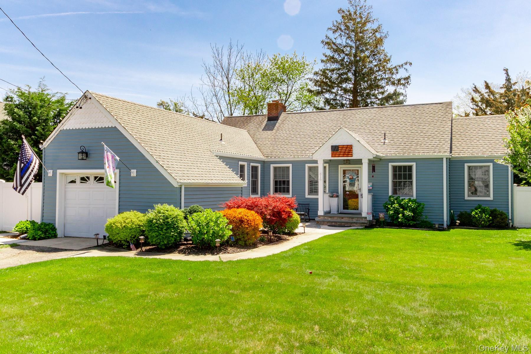 #2 photo, 816 Main Street, Islip , NY 11751