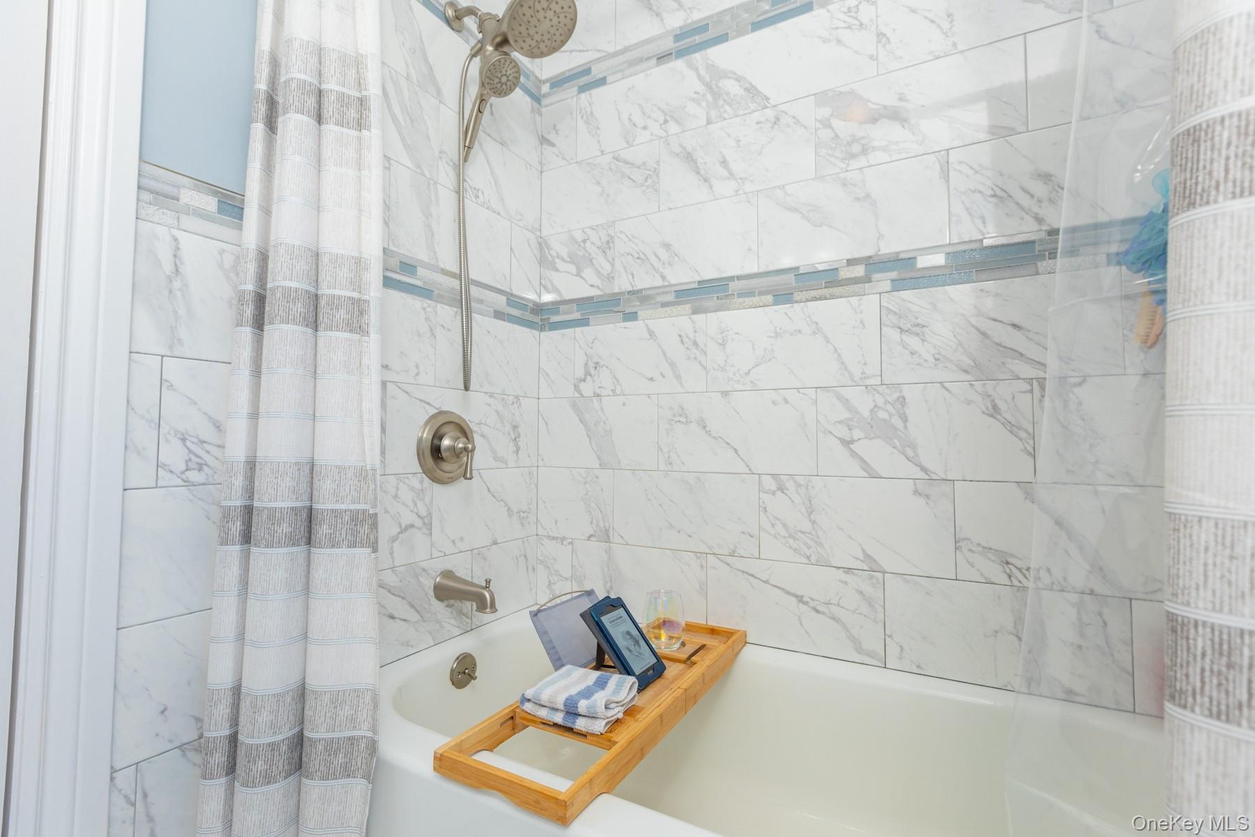 #20 photo, 816 Main Street, Islip , NY 11751