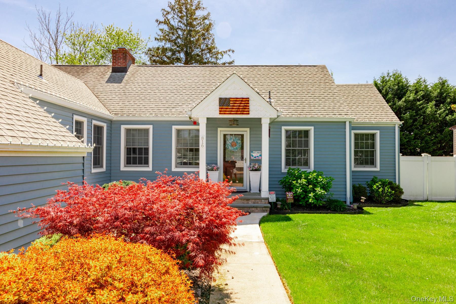 #3 photo, 816 Main Street, Islip , NY 11751