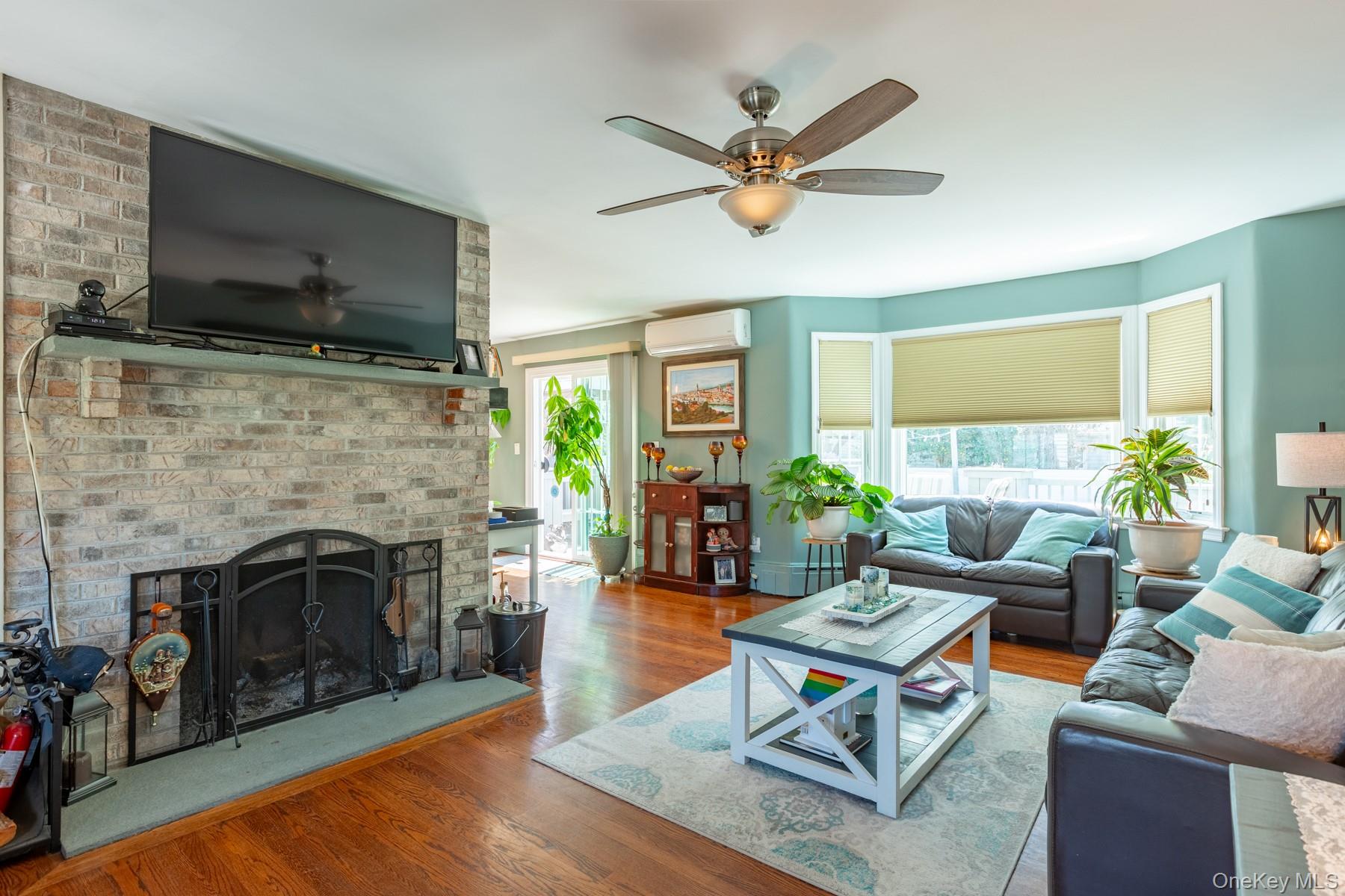 #6 photo, 816 Main Street, Islip , NY 11751