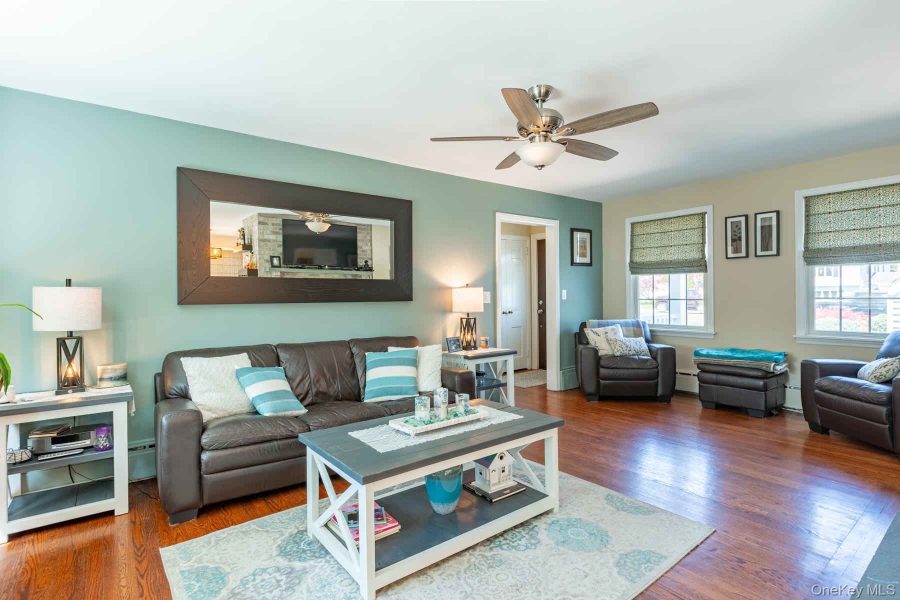 #7 photo, 816 Main Street, Islip , NY 11751