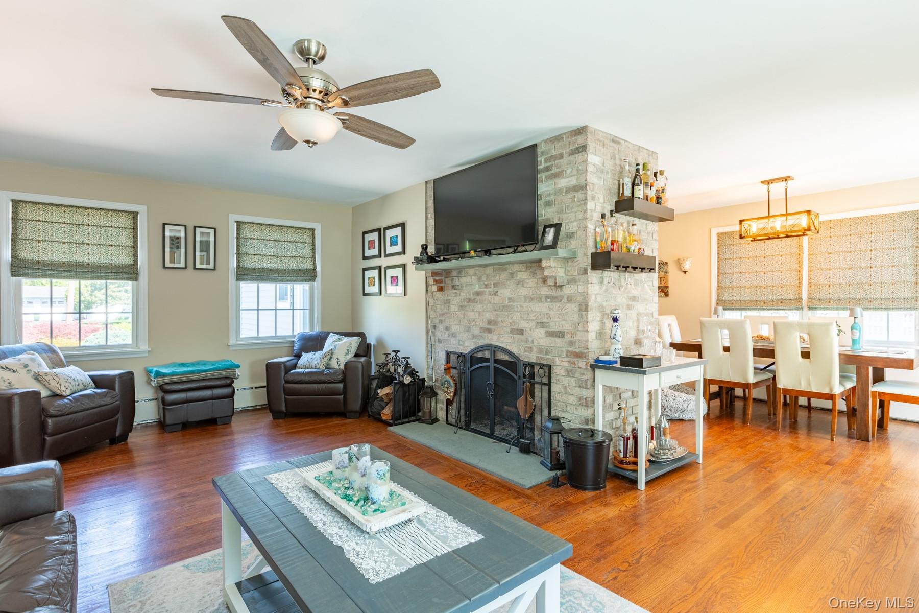 #8 photo, 816 Main Street, Islip , NY 11751