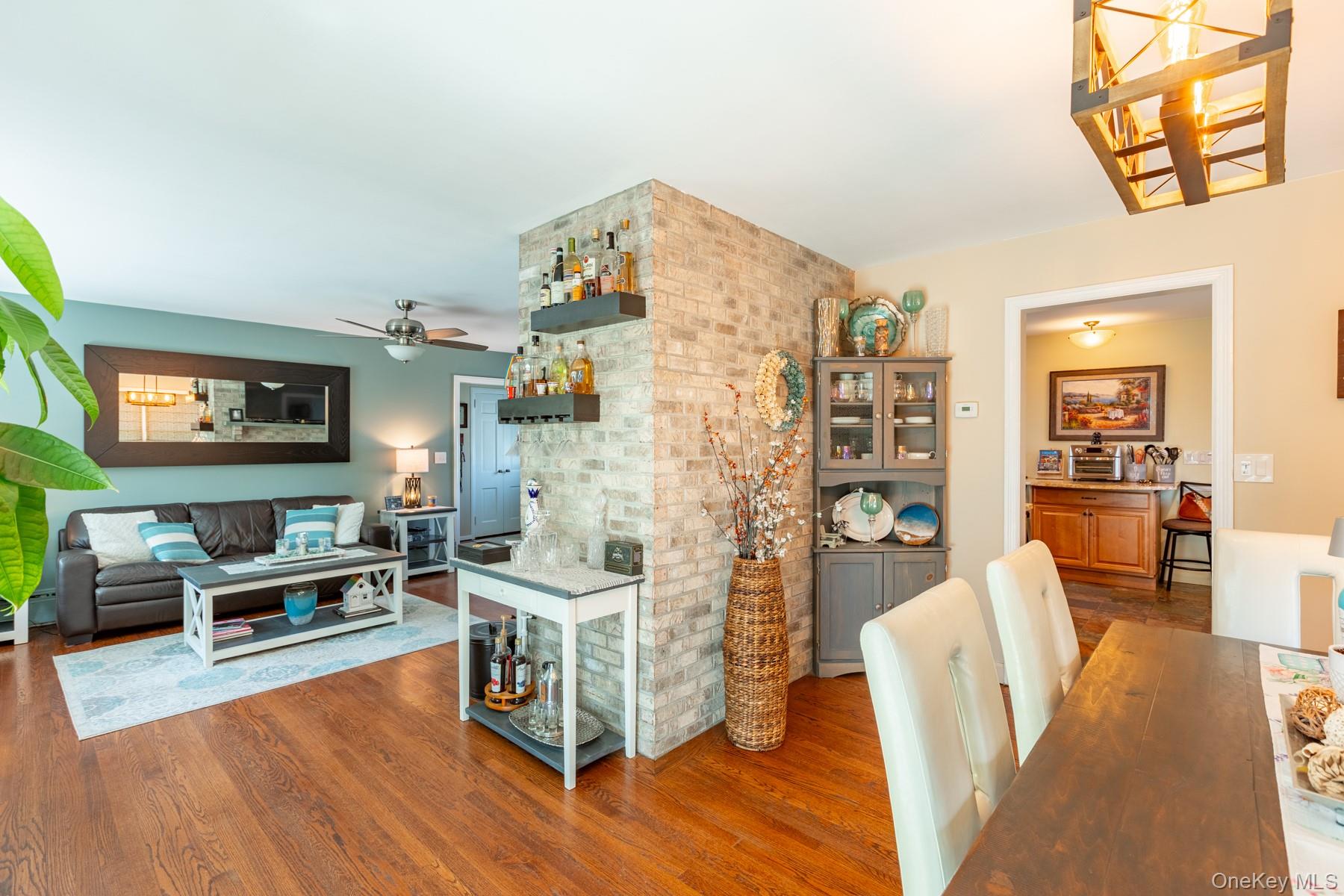 #9 photo, 816 Main Street, Islip , NY 11751