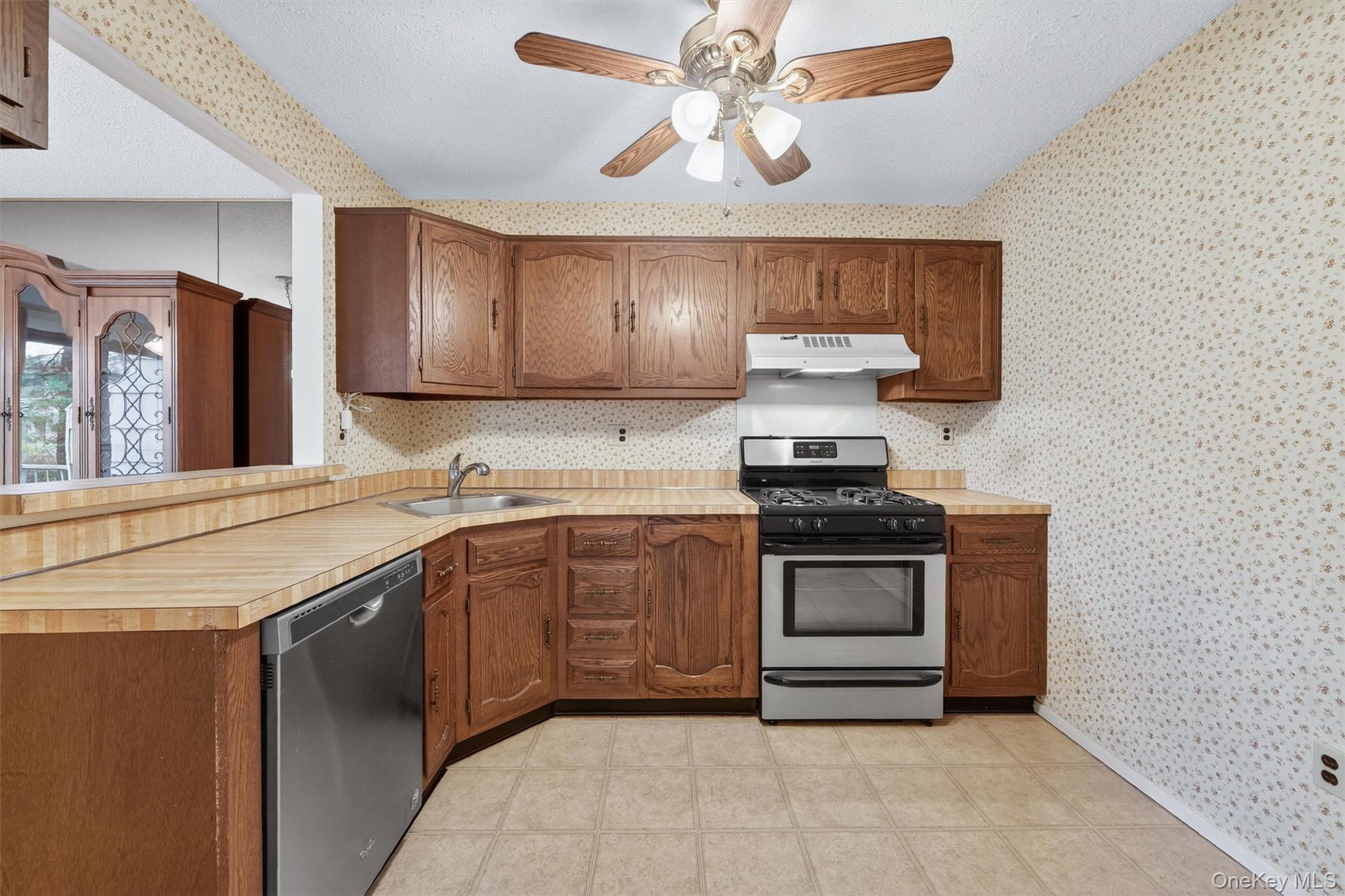 #13 photo, 169 Treetop Circle, Nanuet , NY 10954