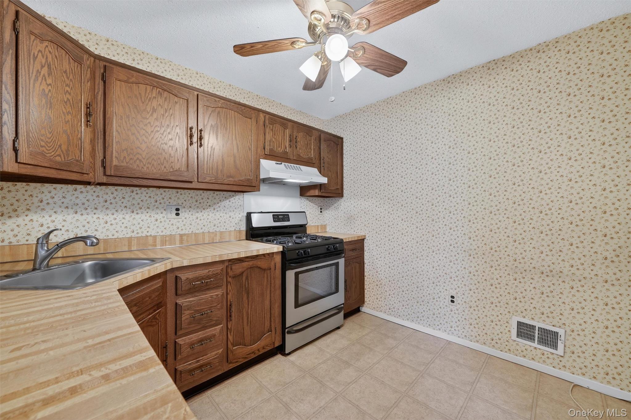 #14 photo, 169 Treetop Circle, Nanuet , NY 10954