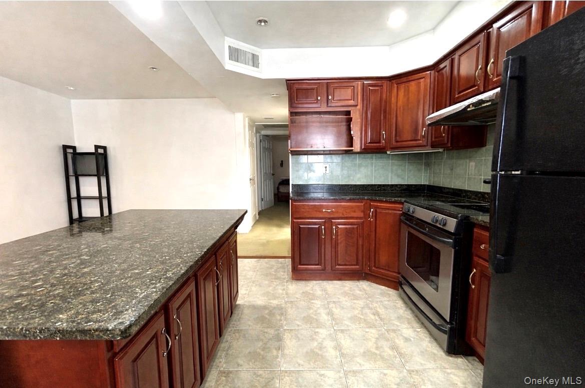 #4 photo, 84-52 57th Avenue, Elmhurst , NY 11373