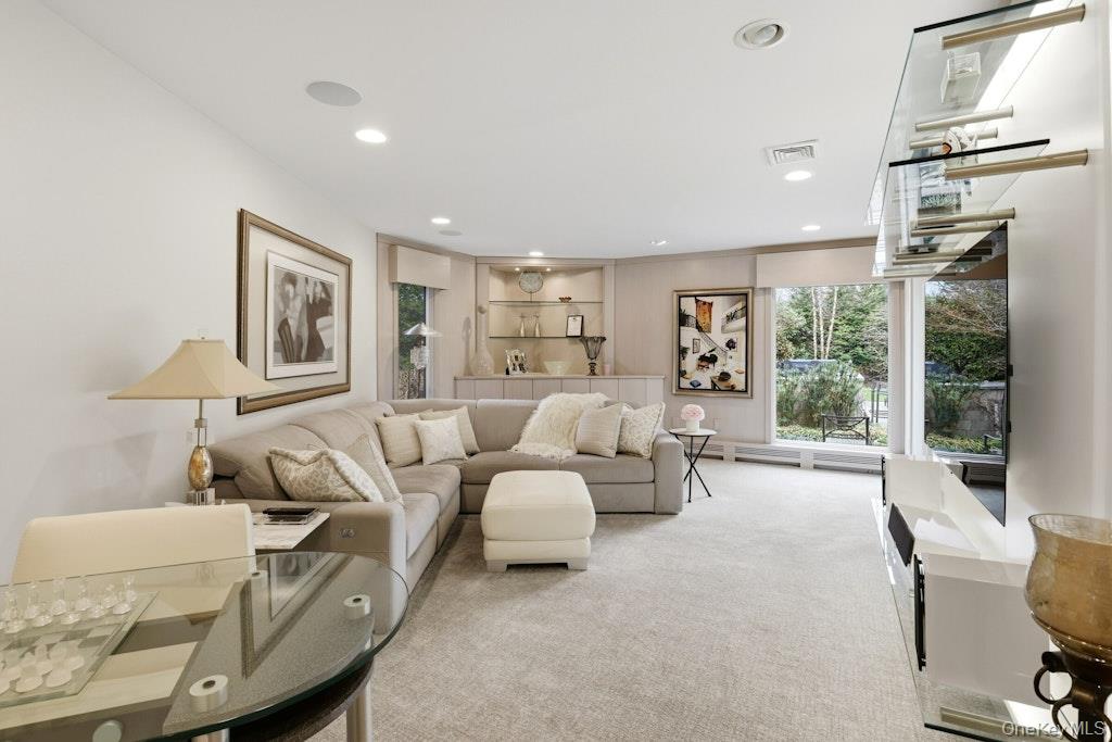 #15 photo, 9 The Grasslands, Woodbury , NY 11797