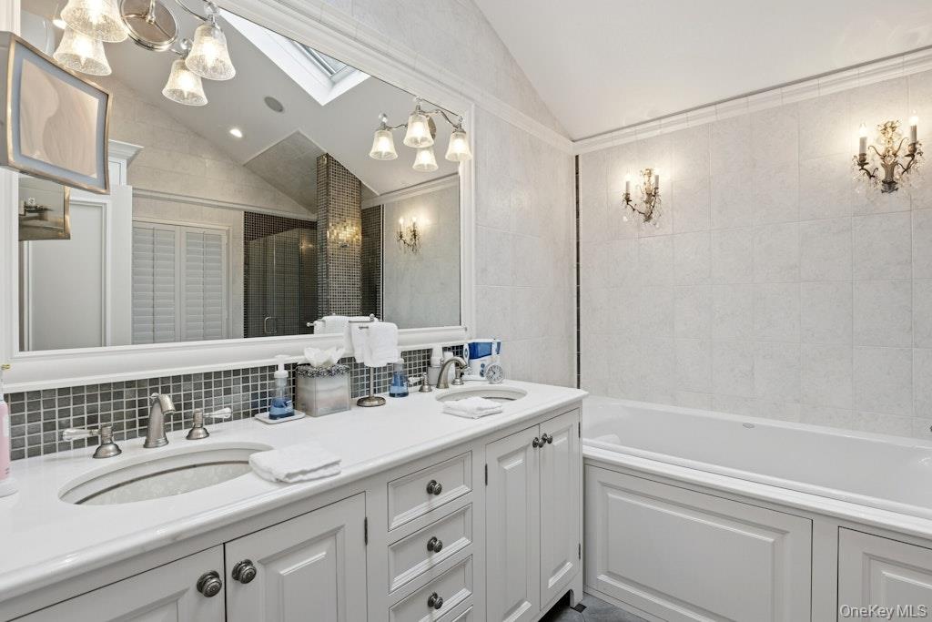 #19 photo, 9 The Grasslands, Woodbury , NY 11797