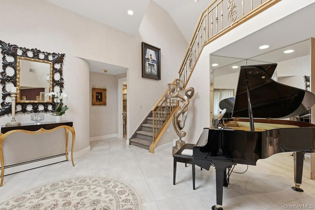 #3 photo, 9 The Grasslands, Woodbury , NY 11797