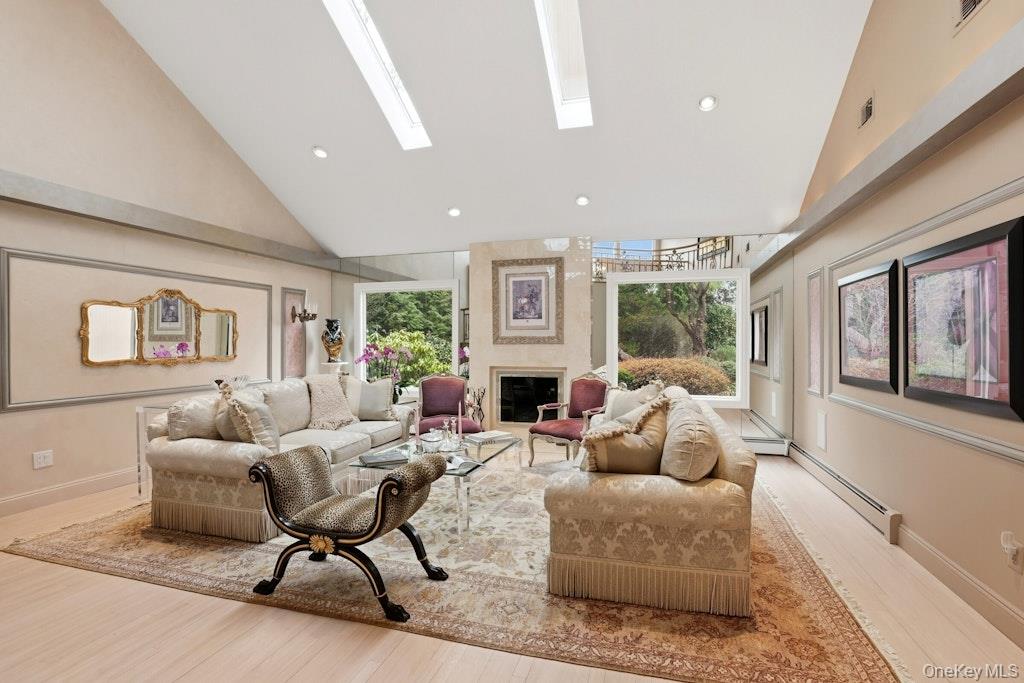 #4 photo, 9 The Grasslands, Woodbury , NY 11797