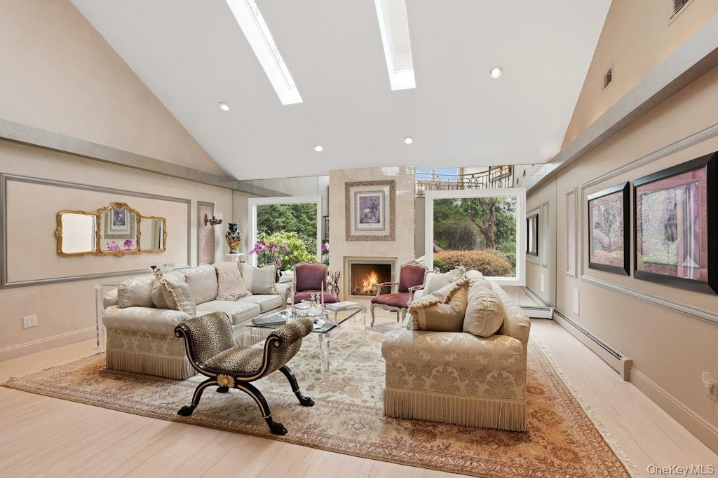 #5 photo, 9 The Grasslands, Woodbury , NY 11797