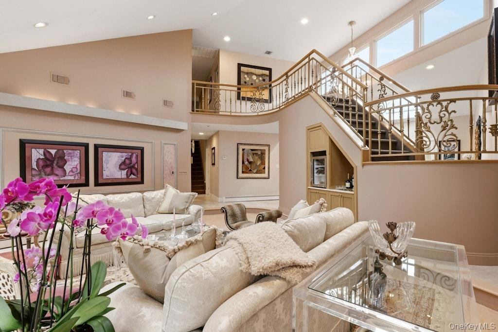 #7 photo, 9 The Grasslands, Woodbury , NY 11797