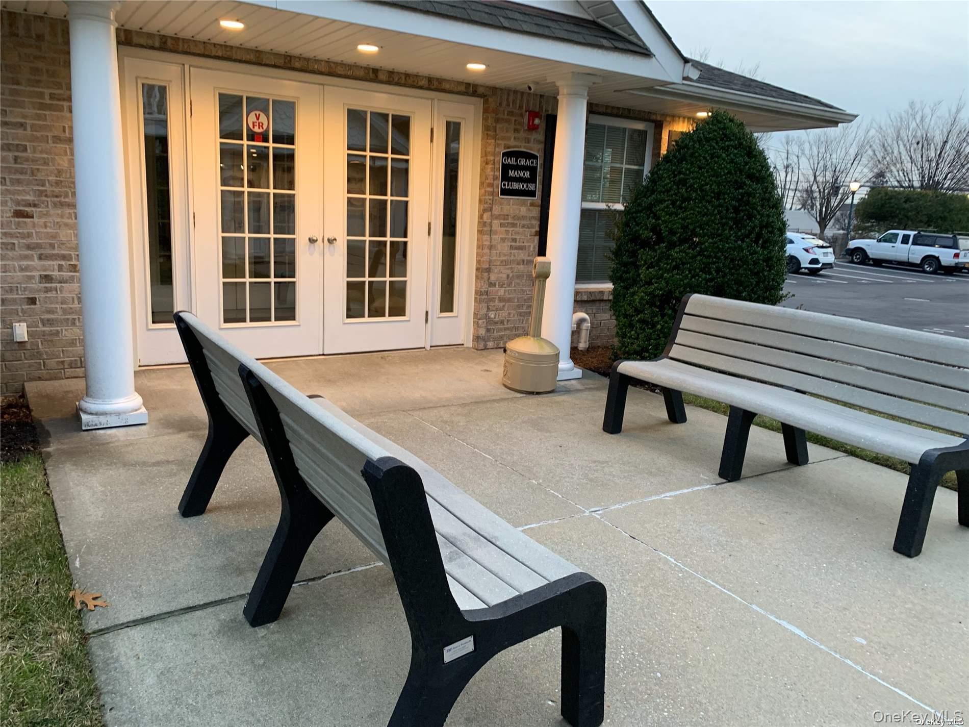 #3 photo, 594 W Montauk Highway, Lindenhurst , NY 11757