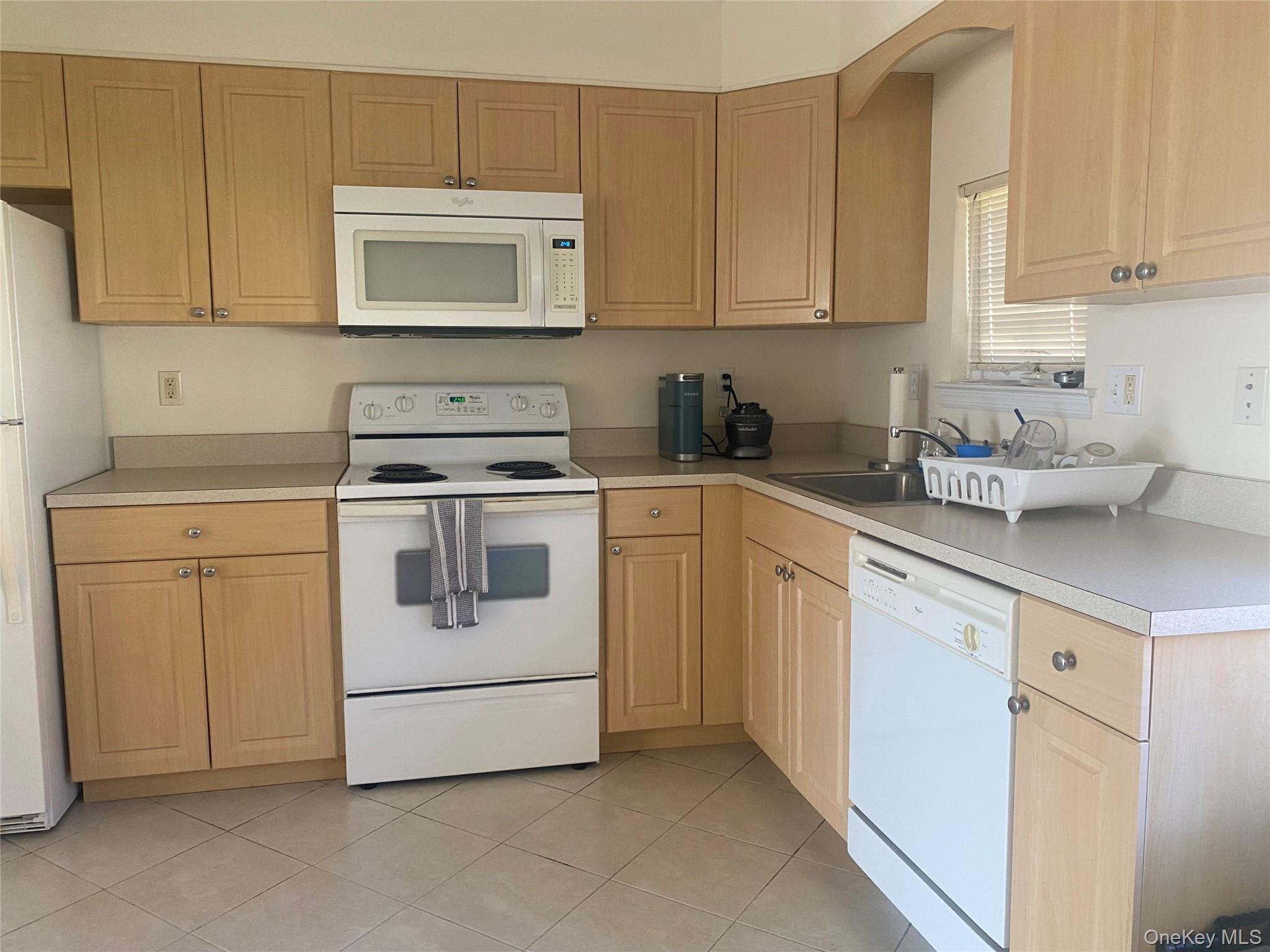 #8 photo, 594 W Montauk Highway, Lindenhurst , NY 11757