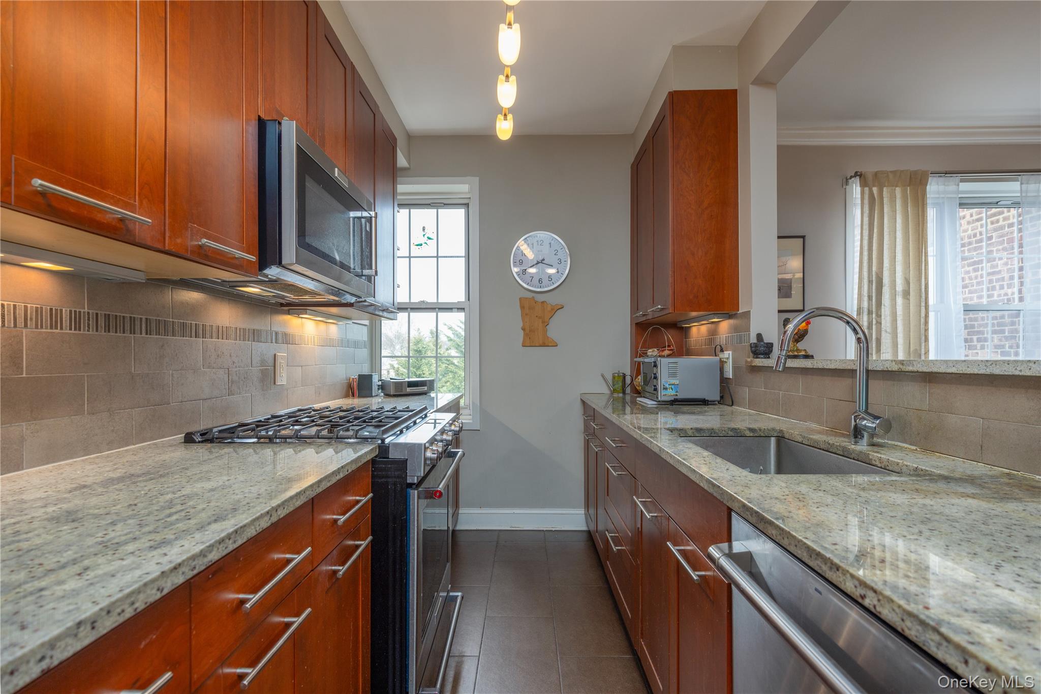 #9 photo, 9 Midland Gardens, Bronxville , NY 10708