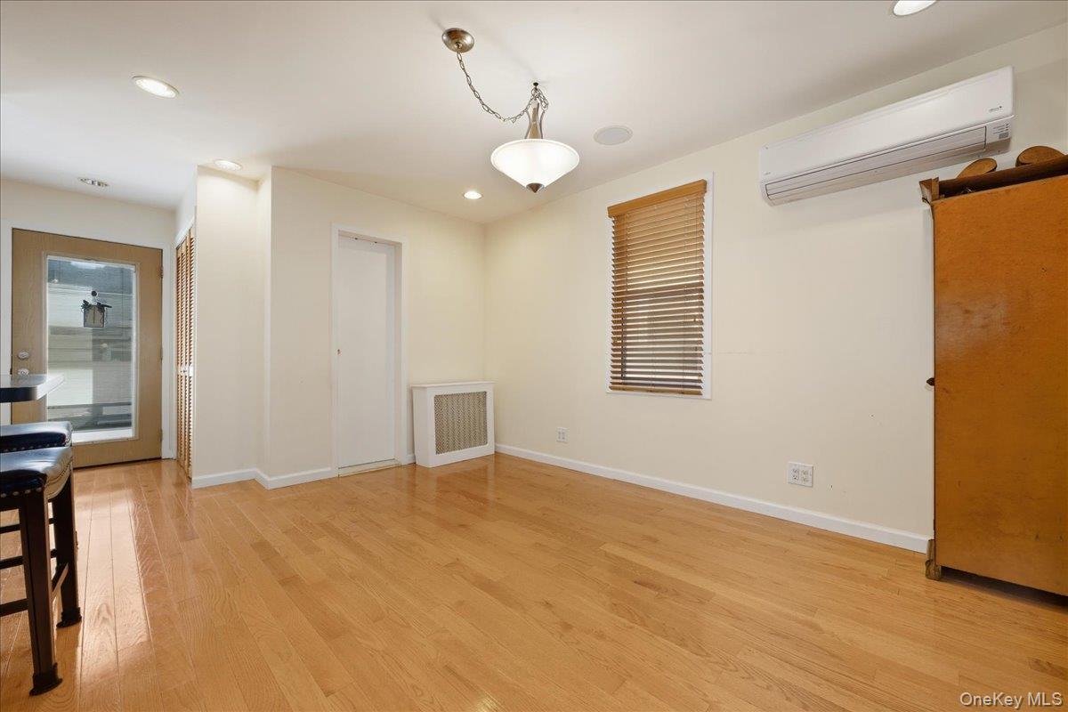 #13 photo, 88-37 249th Street, 皇后区 Bellerose , NY 11426