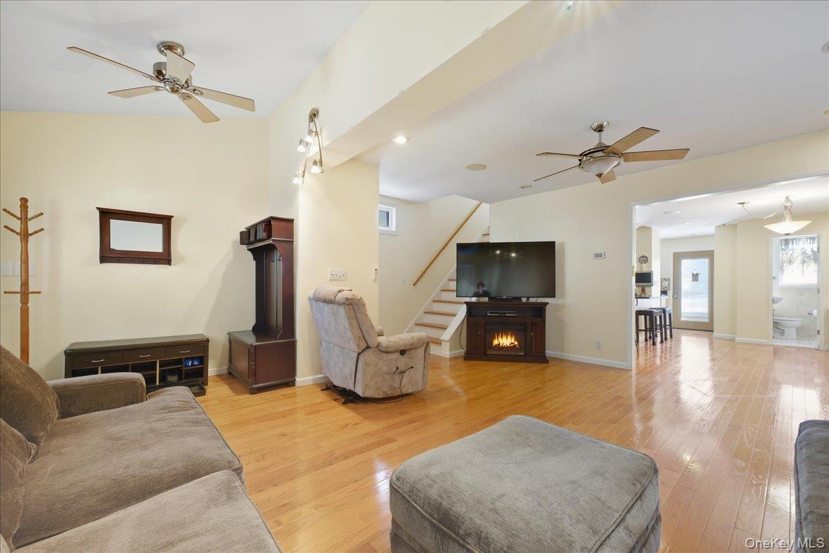 #4 photo, 88-37 249th Street, 皇后区 Bellerose , NY 11426