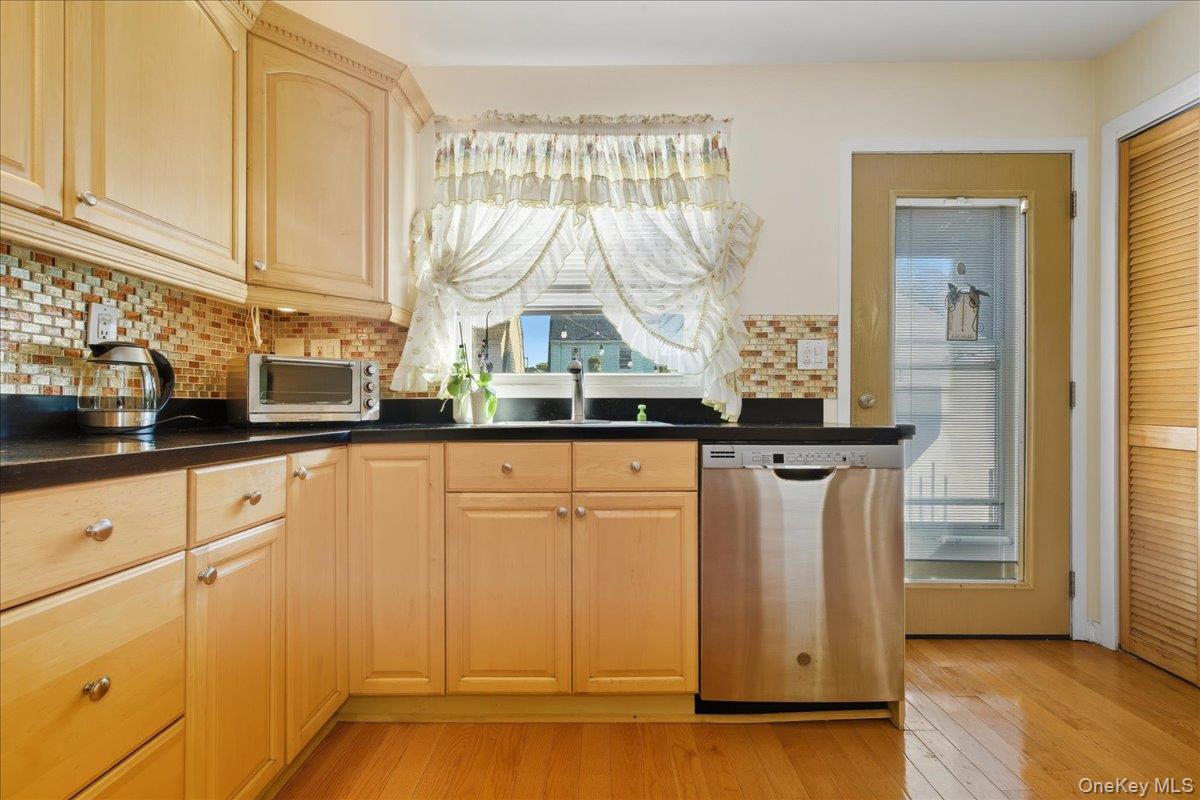 #8 photo, 88-37 249th Street, 皇后区 Bellerose , NY 11426