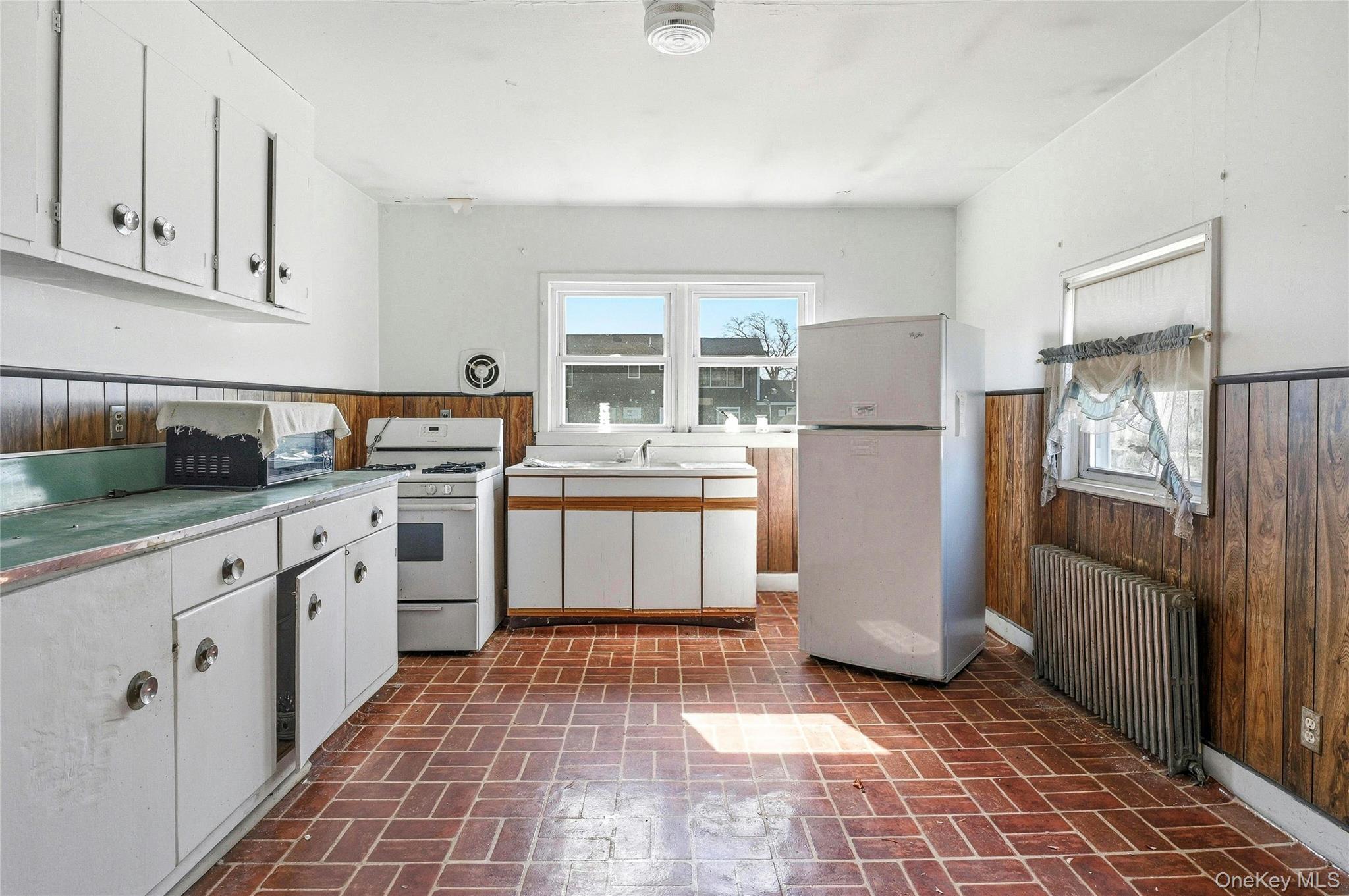 #17 photo, 71 Orchard Street, Lindenhurst , NY 11757