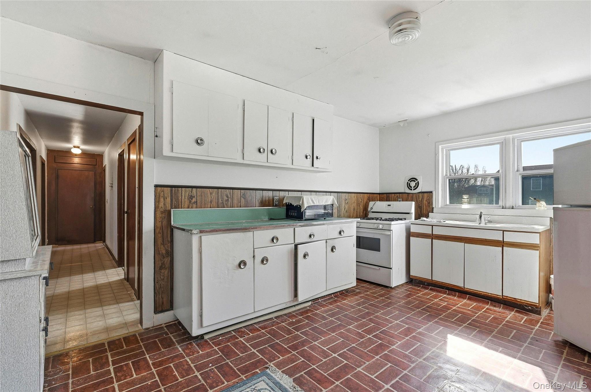 #19 photo, 71 Orchard Street, Lindenhurst , NY 11757