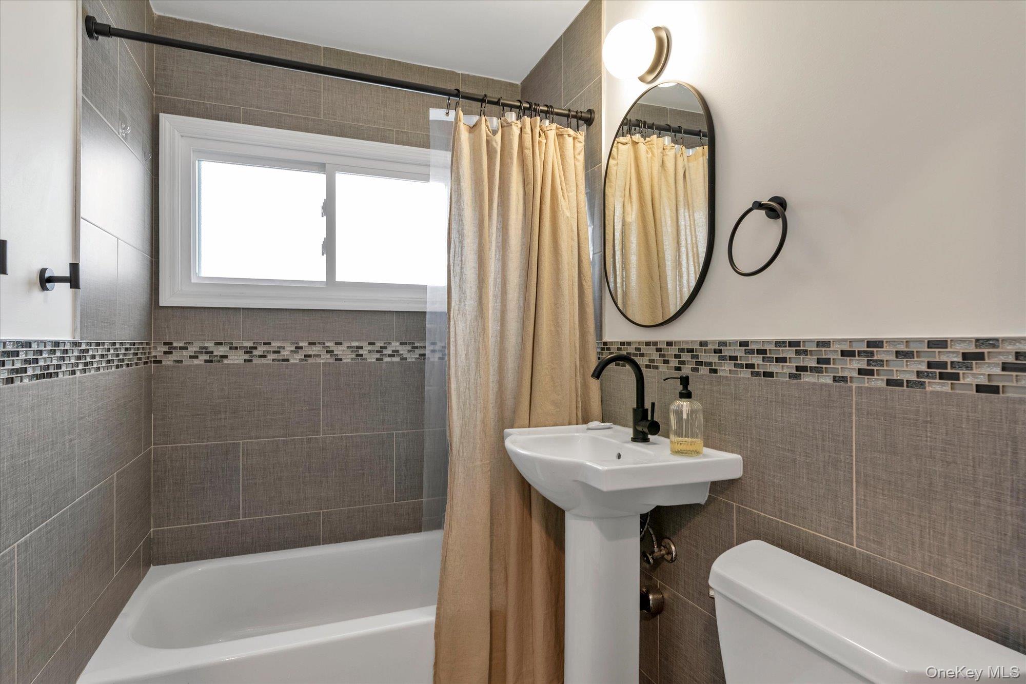 #8 photo, 49 Downhill Lane, Wantagh , NY 11793