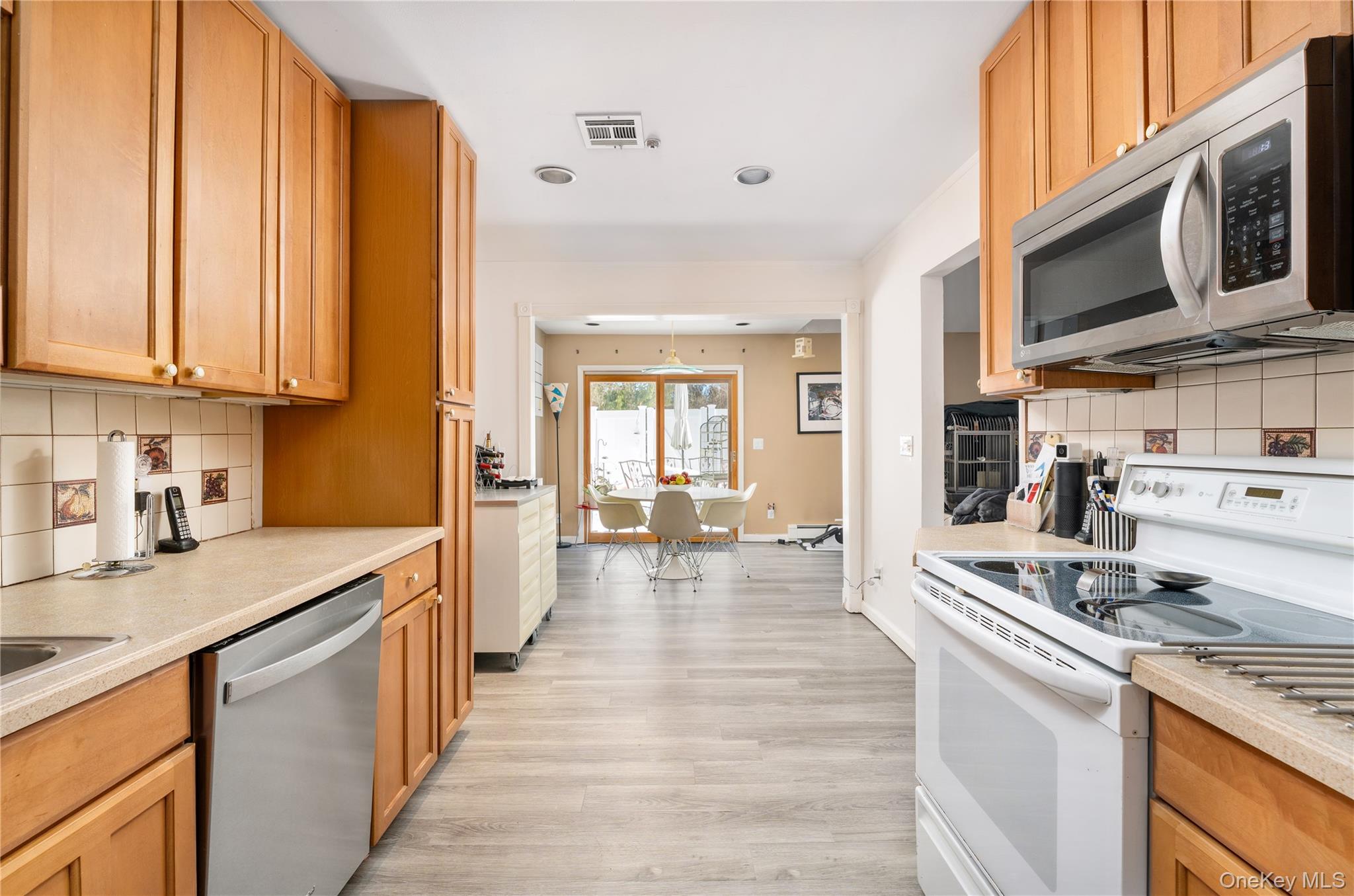 #11 photo, 6 Georgian Court, Coram , NY 11727