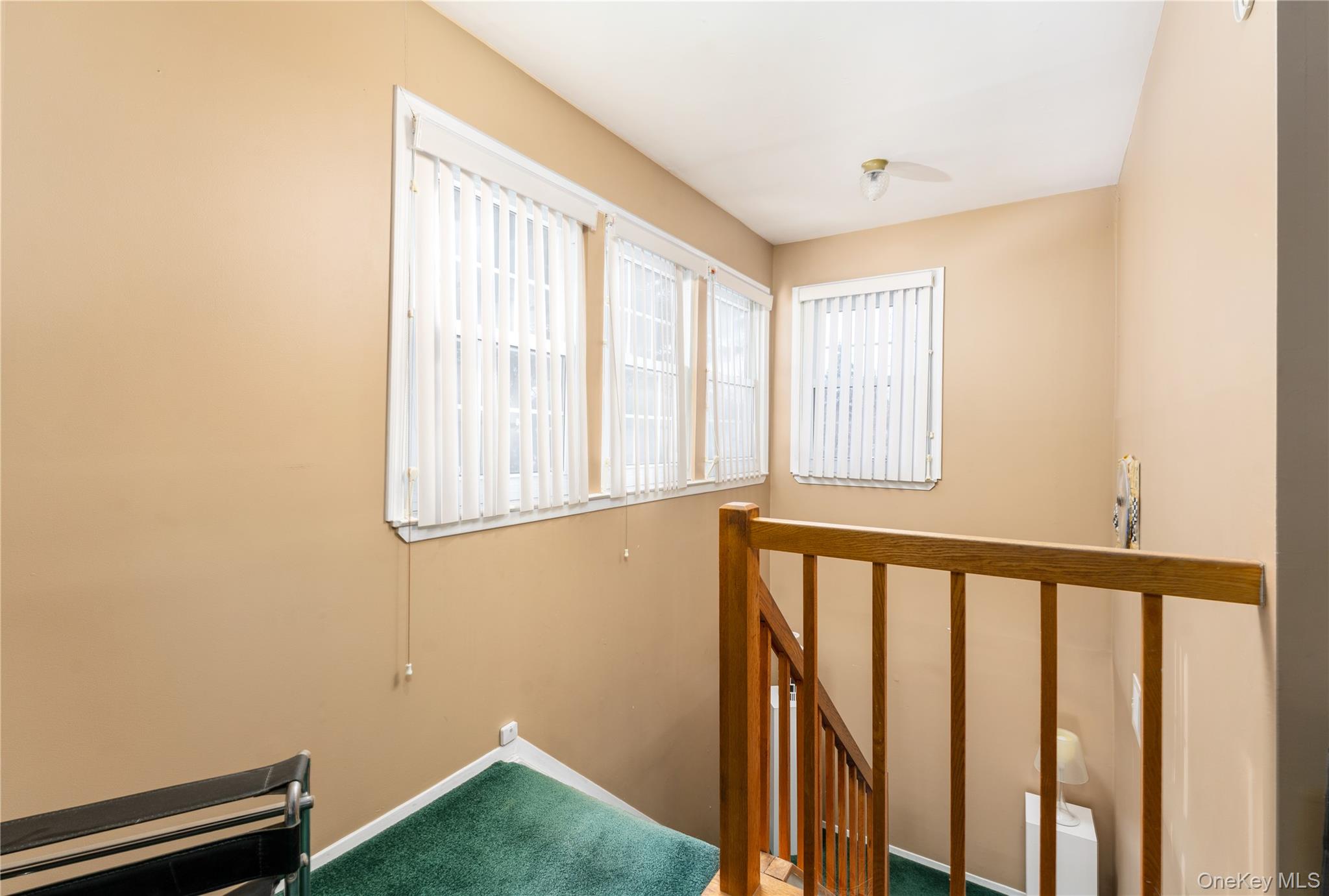 #20 photo, 6 Georgian Court, Coram , NY 11727