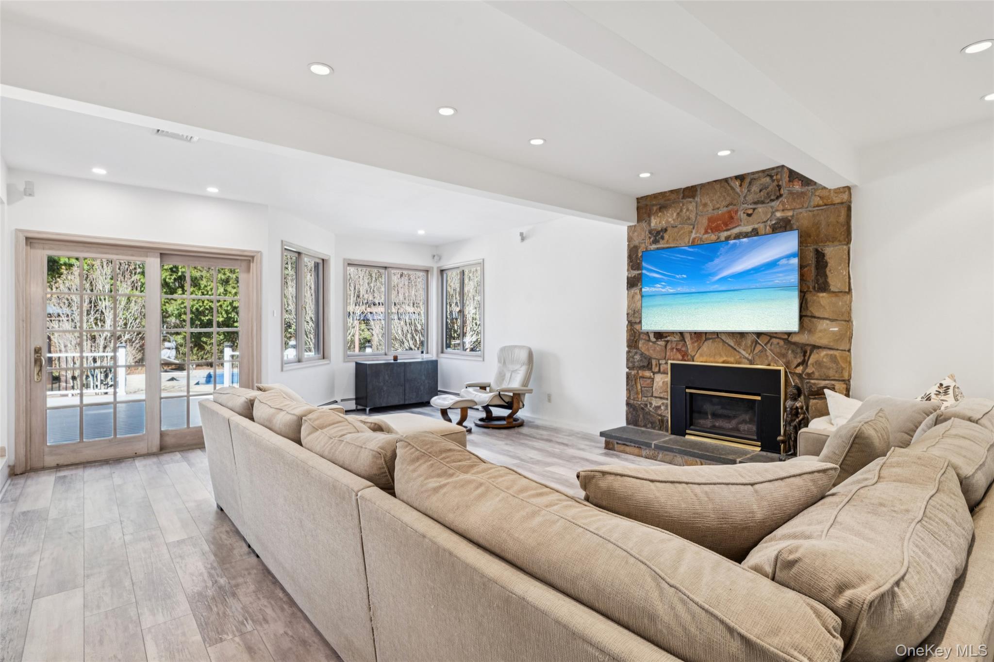 #17 photo, 1 Allenby Drive, Northport , NY 11768