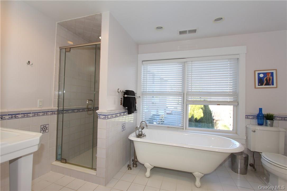 #11 photo, 114 Mount Pleasant Avenue, 뉴욕주 Mamaroneck , NY 10543