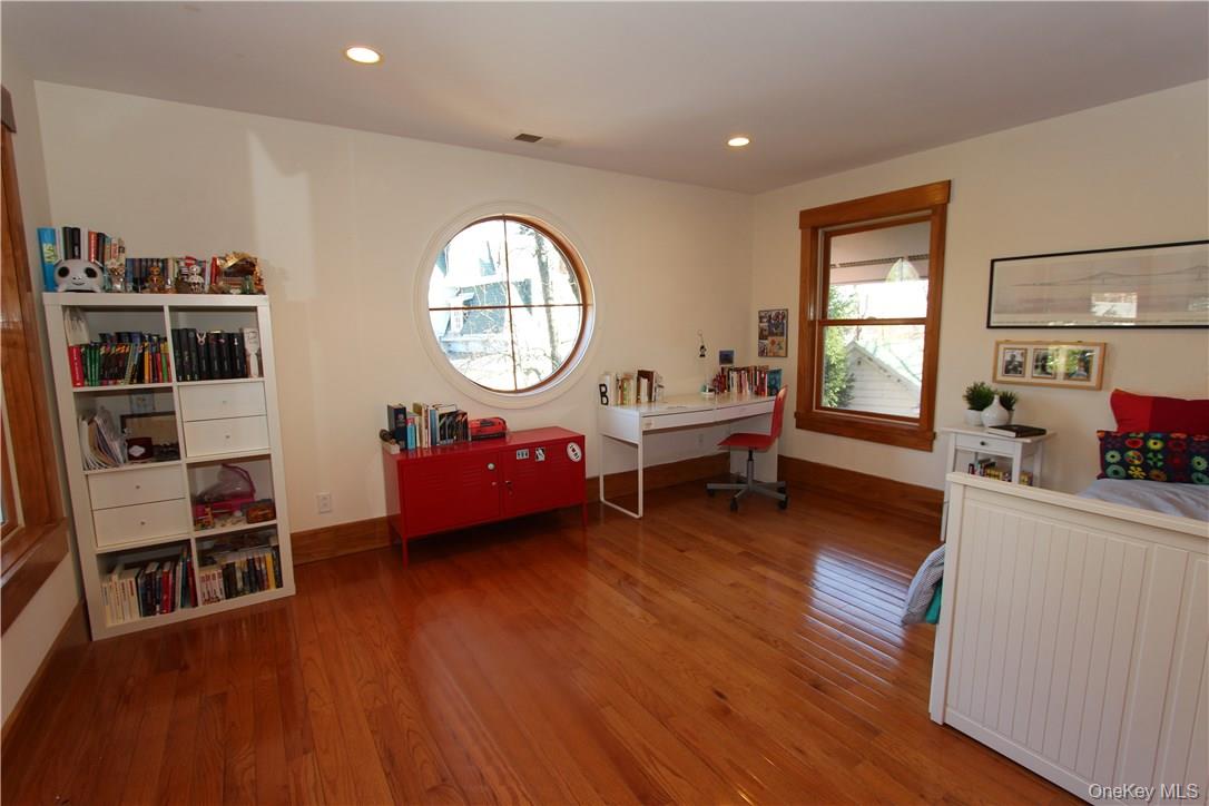 #13 photo, 114 Mount Pleasant Avenue, 뉴욕주 Mamaroneck , NY 10543