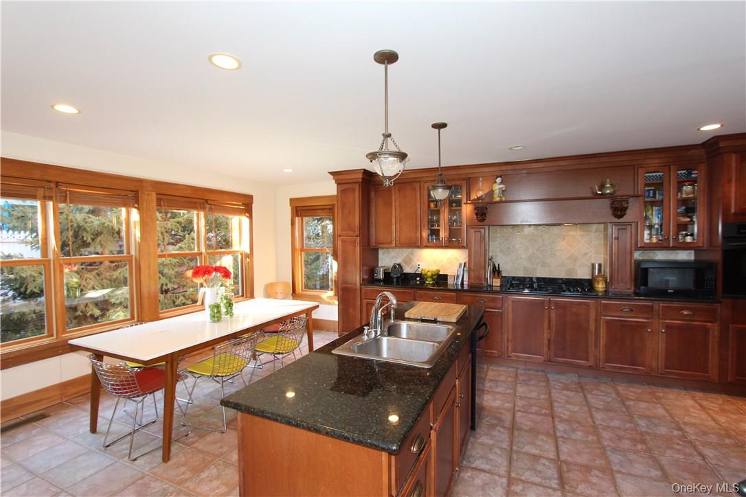 #4 photo, 114 Mount Pleasant Avenue, 뉴욕주 Mamaroneck , NY 10543