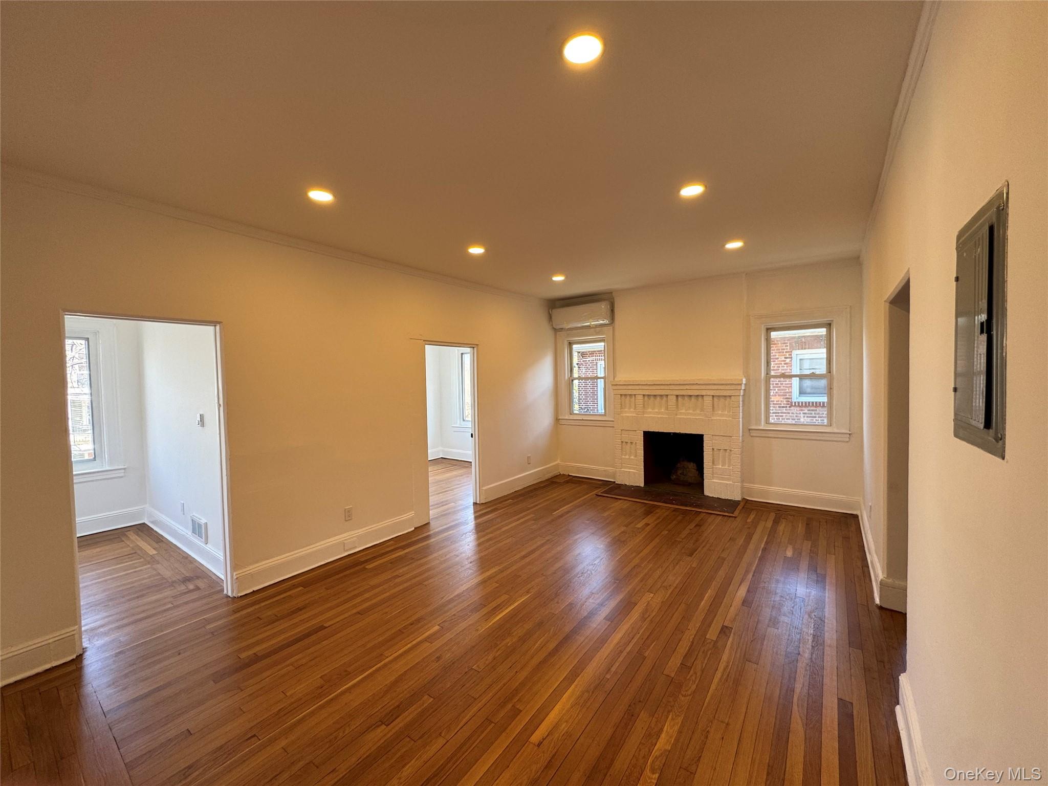 #3 photo, 578 E 3rd Street, Mount Vernon , NY 10553