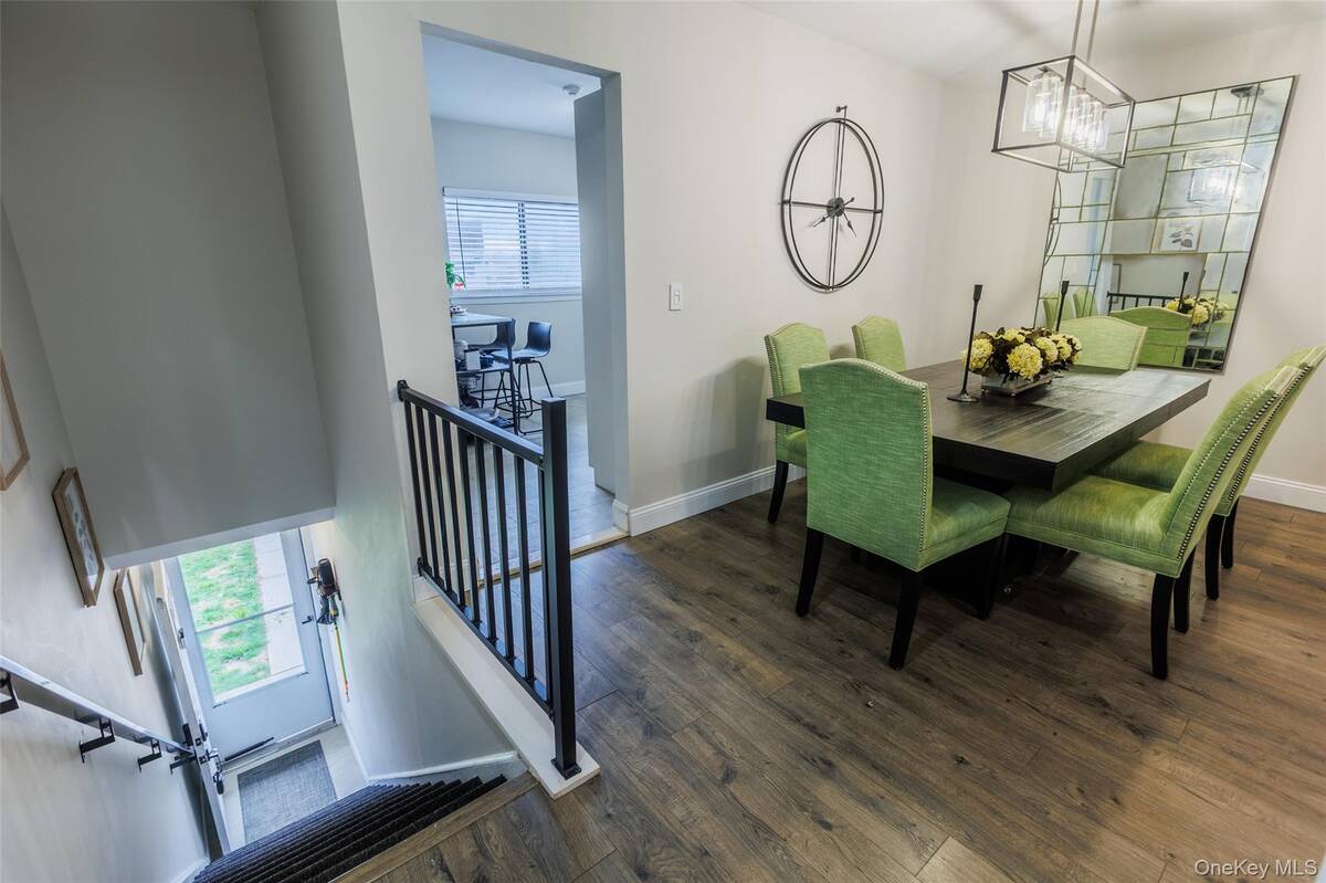 #1 photo, 172 Pointe Circle N, सफ़ोक काउंटी Coram , NY 11727