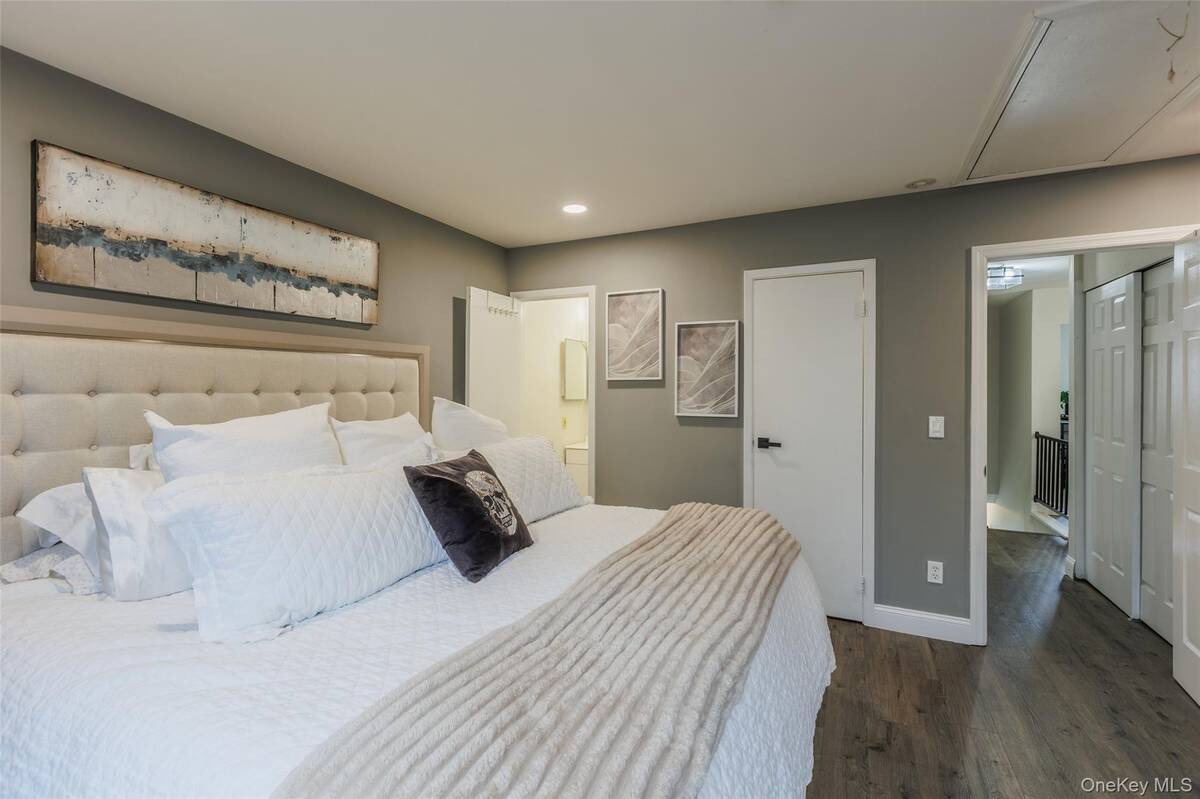 #11 photo, 172 Pointe Circle N, सफ़ोक काउंटी Coram , NY 11727