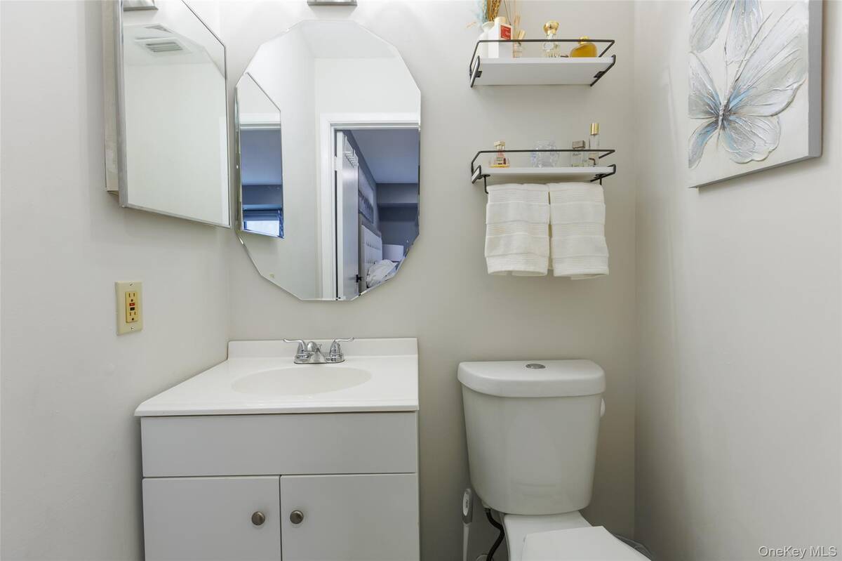 #12 photo, 172 Pointe Circle N, सफ़ोक काउंटी Coram , NY 11727