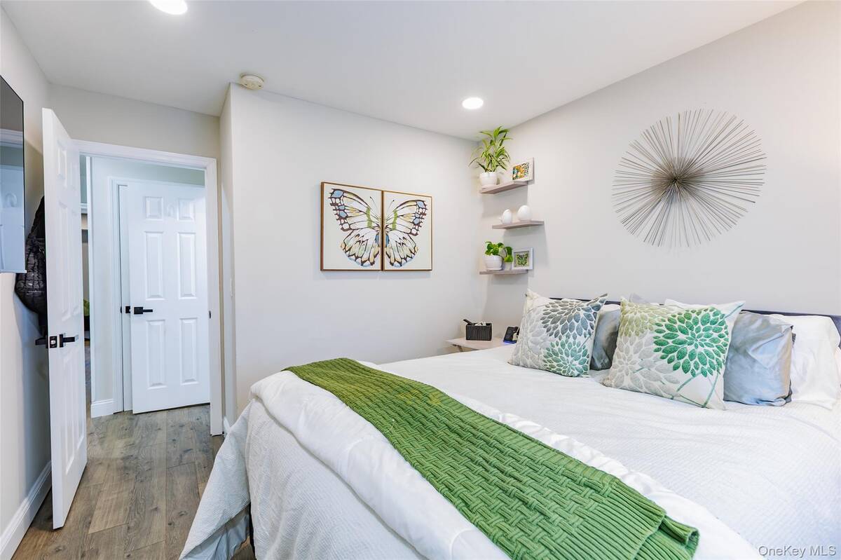 #14 photo, 172 Pointe Circle N, सफ़ोक काउंटी Coram , NY 11727