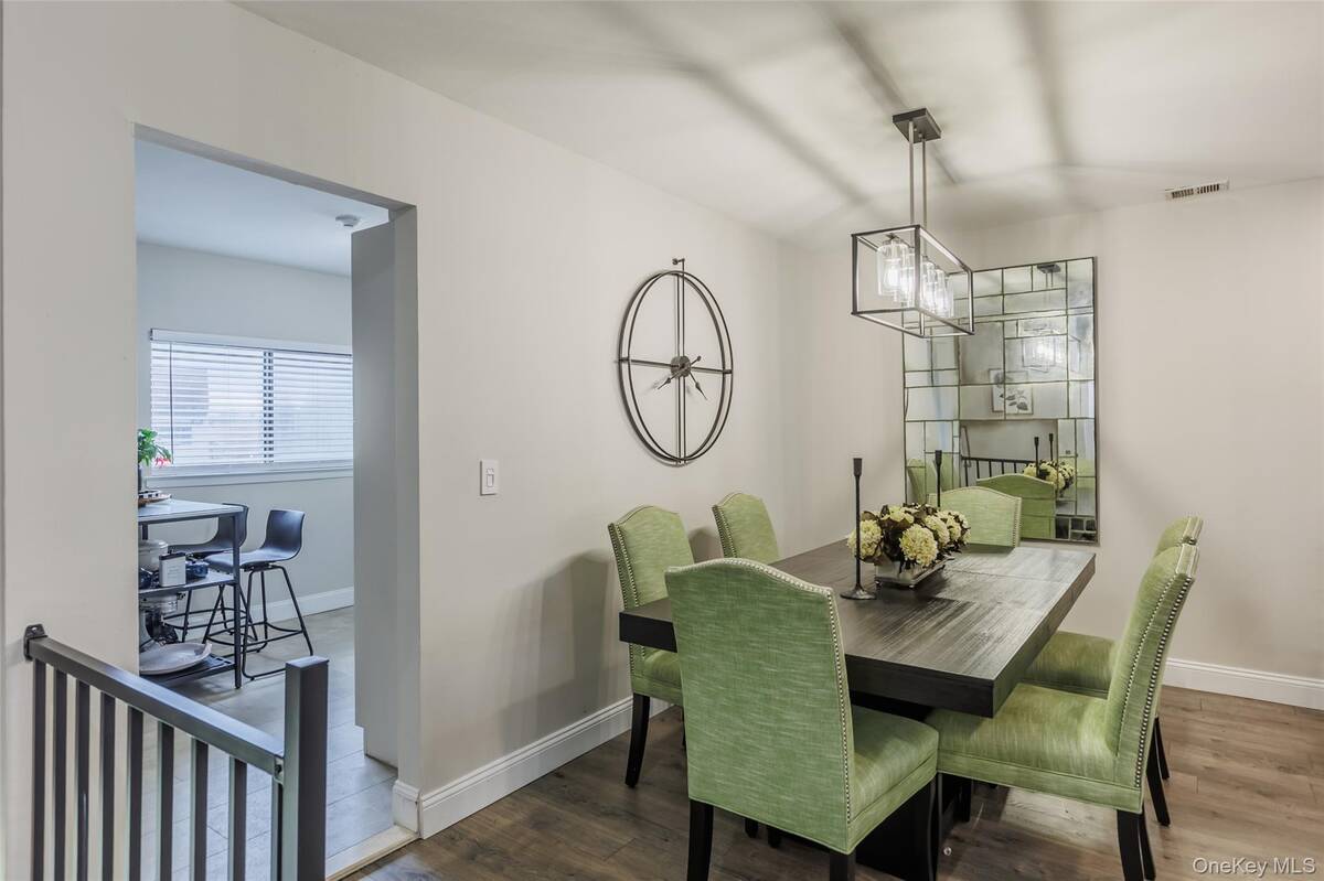 #2 photo, 172 Pointe Circle N, सफ़ोक काउंटी Coram , NY 11727