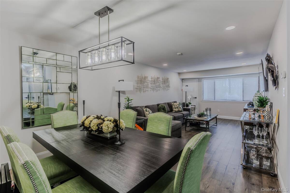 #3 photo, 172 Pointe Circle N, सफ़ोक काउंटी Coram , NY 11727