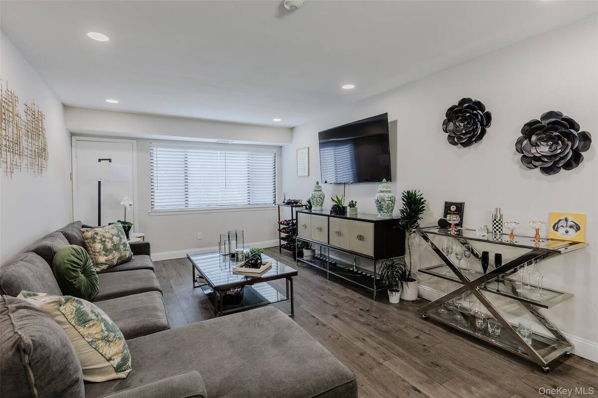 #5 photo, 172 Pointe Circle N, सफ़ोक काउंटी Coram , NY 11727